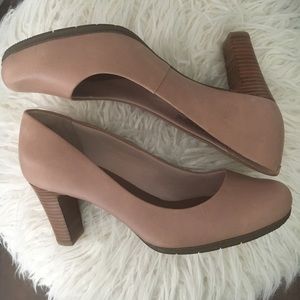 NWOT Rockport total motion 8w plain pumps